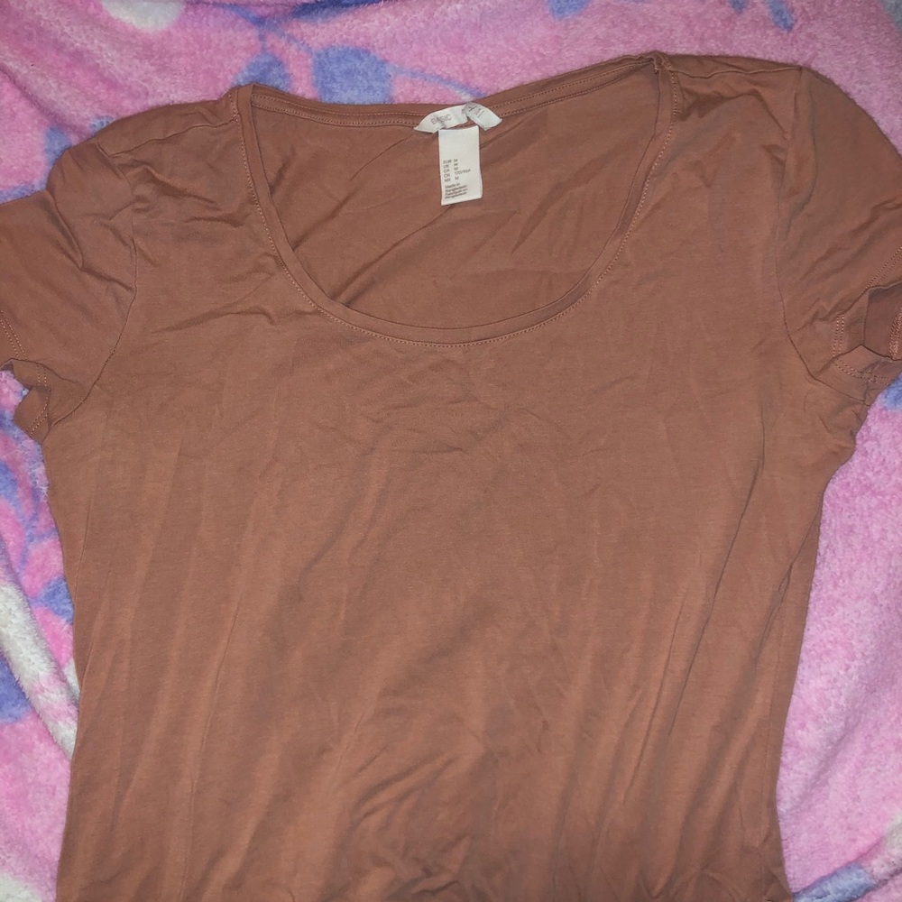 tan tshirt